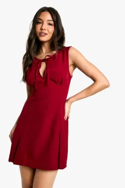 boohoo Robe Mini Tailleur Plissée à l'Encolure en Trou de Clé<Femme Tailleurs|Robes Patineuses