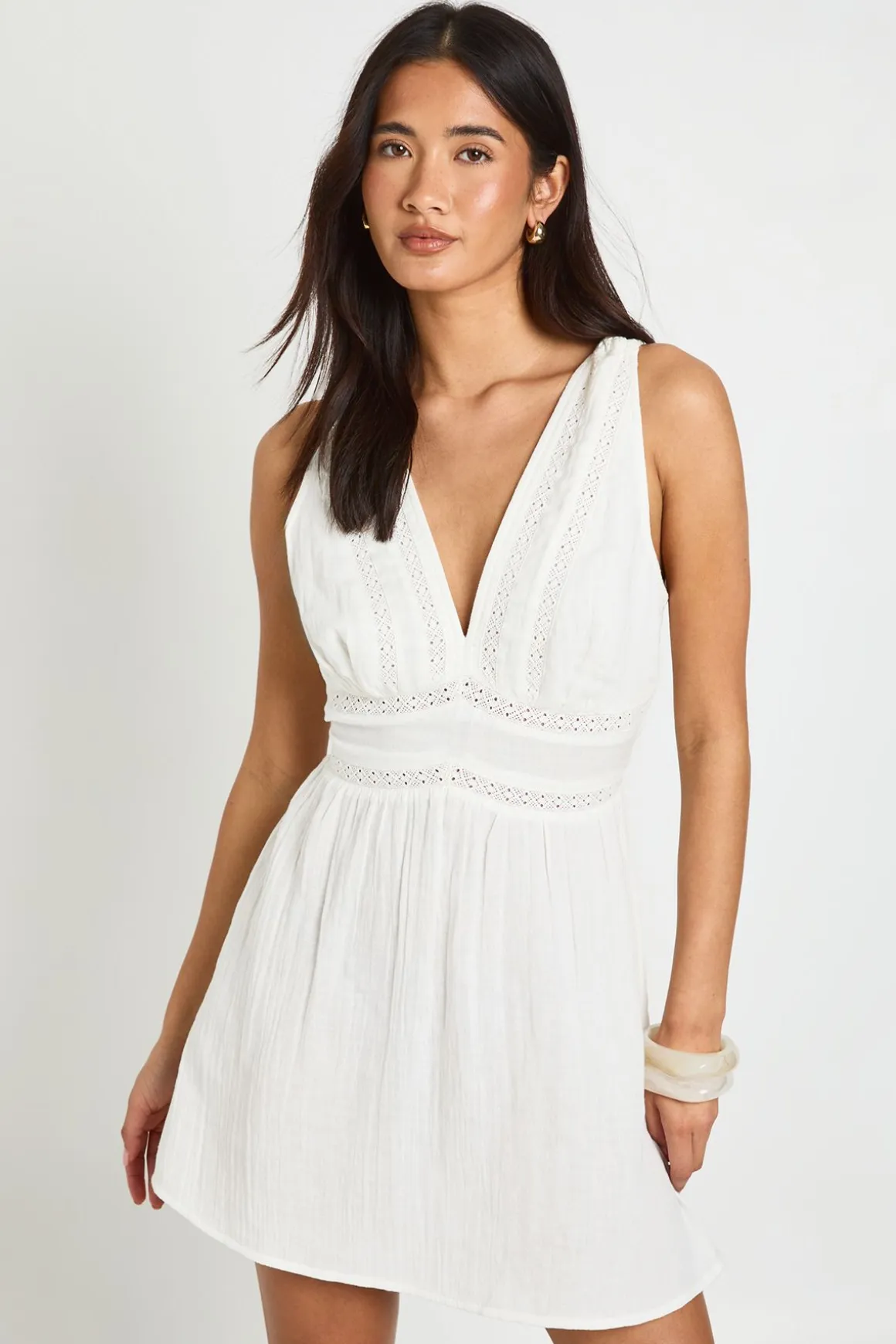 Robe Mini Texturée Avec Finitions En Dentelle