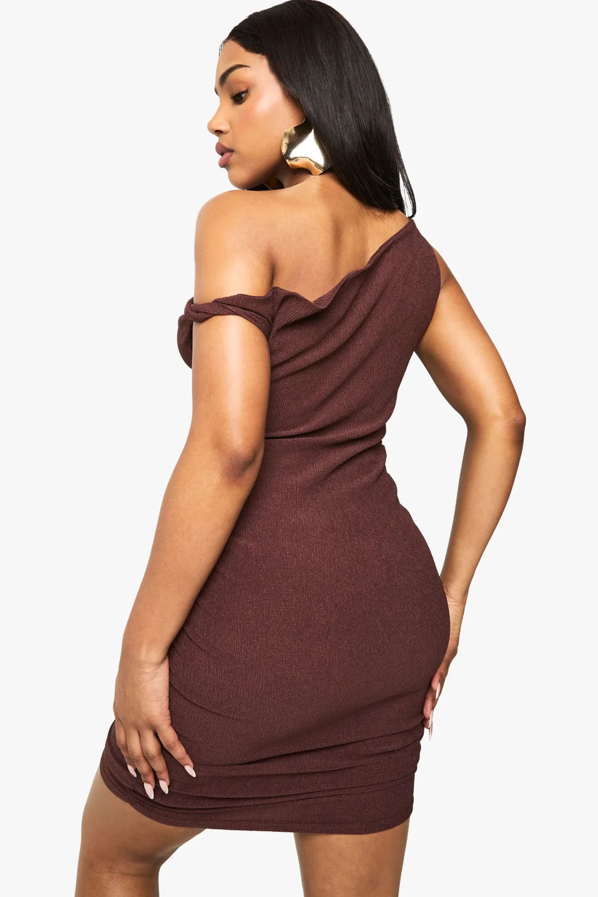 boohoo Robe mini texturée à drapé et à bretelles torsadées<Femme Looks Chocolat|Robes Moulantes