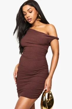 boohoo Robe mini texturée à drapé et à bretelles torsadées<Femme Looks Chocolat|Robes Moulantes