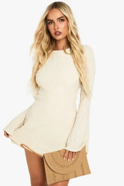 Robe mini texturée à manches évasées