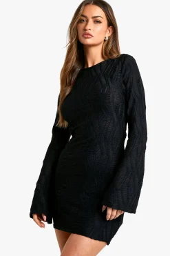 Robe mini texturée à manches évasées