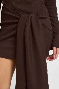 boohoo Robe Mini Texturée À Nouer Devant<Femme Looks Chocolat|Robes Moulantes