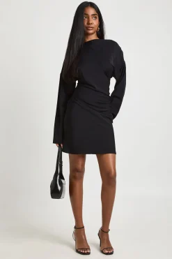 boohoo Robe Mini Tissée à Encolure Slash et Côtés Froncés<Femme Robes À Manches Longues|Robes