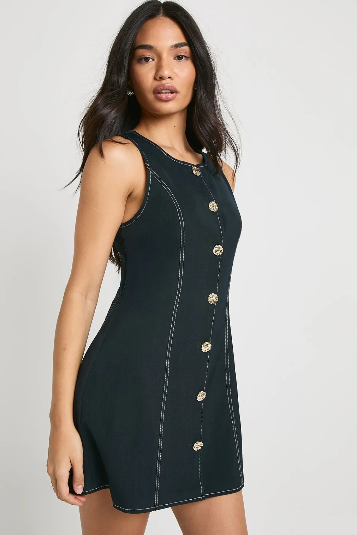 boohoo Robe Mini Trapèze Ajustée Sans Manches À Boutons Dorés<Femme Robes De Soirée|Toutes Les Robes