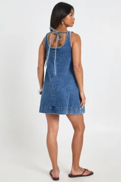 boohoo Robe Mini Trapèze En Denim À Encolure Carrée Petite<Femme Denim|Denim