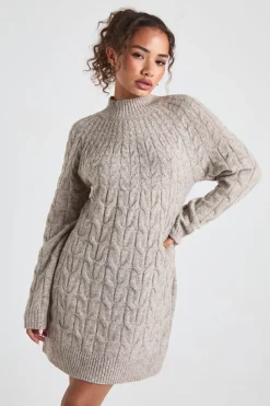 Robe mini tricotée à col haut avec détail en câbles