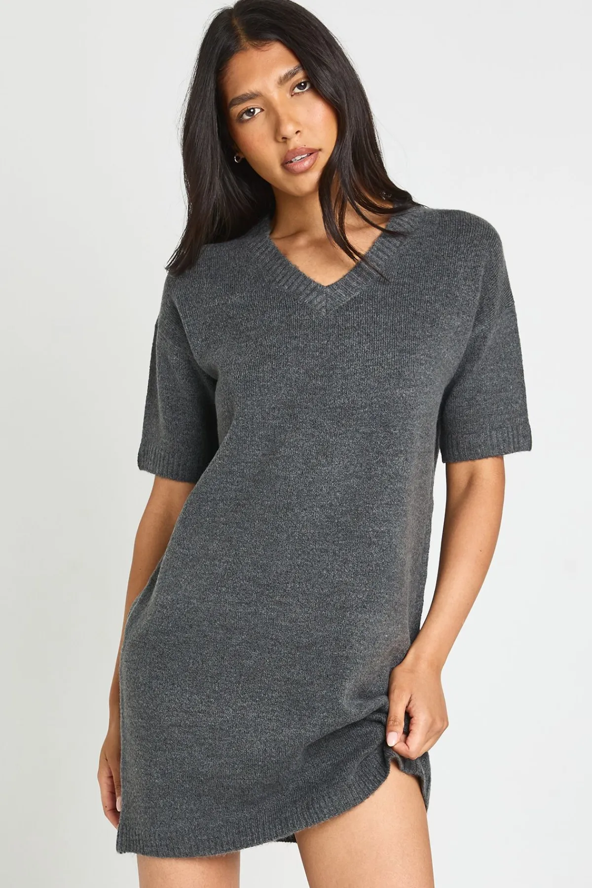 boohoo Robe Mini Tricotée À Col V Et Manches Courtes Pour Grandes Tailles<Femme Pulls Et Gilets|Toutes Les Mailles