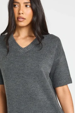 boohoo Robe Mini Tricotée À Col V Et Manches Courtes Pour Grandes Tailles<Femme Pulls Et Gilets|Toutes Les Mailles