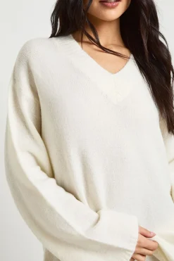 Robe Mini Tricotée à Col V Ultra Douce