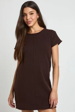 Robe Mini Tricotée Douce Avec Détail De Couture