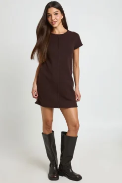 Robe Mini Tricotée Douce Avec Détail De Couture