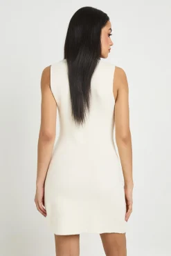 Robe Mini Tricotée À Manches Courtes Avec Boutons Dorés