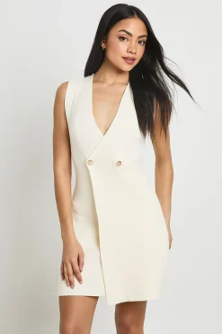 Robe Mini Tricotée À Manches Courtes Avec Boutons Dorés