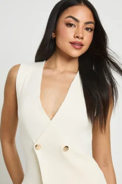 Robe Mini Tricotée À Manches Courtes Avec Boutons Dorés