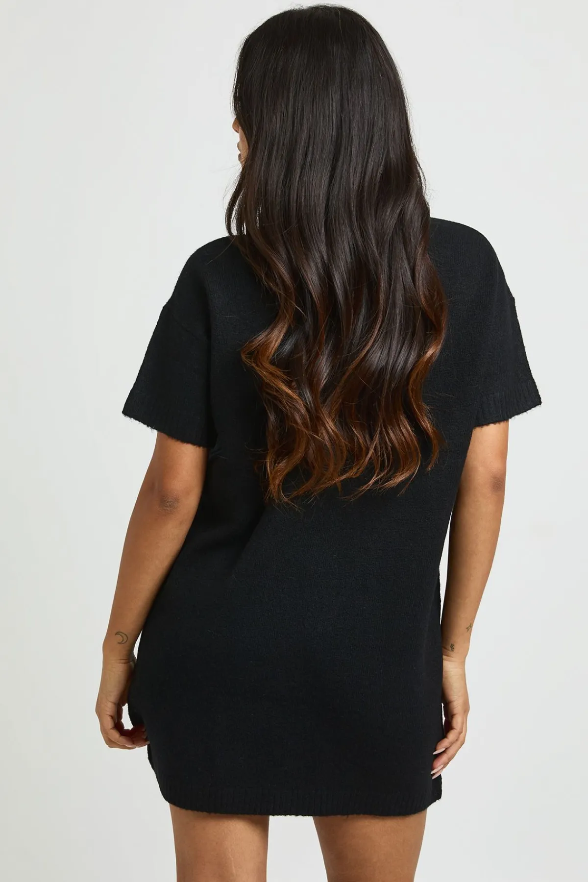 boohoo Robe Mini Tricotée À Manches Courtes Et Col V Pour Petite Taille<Femme Pulls Et Gilets|Toutes Les Mailles