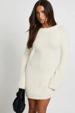 boohoo Robe Mini Tricotée Ultra Douce Avec Nœud Au Dos Pour Petite Taille<Femme Pulls Et Gilets|Toutes Les Mailles