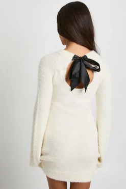 boohoo Robe Mini Tricotée Ultra Douce Avec Nœud Au Dos Pour Petite Taille<Femme Pulls Et Gilets|Toutes Les Mailles