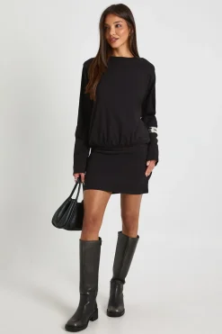 boohoo Robe mini T-shirt à manches longues froncée et à épaulières<Femme Robes À Manches Longues|Robes
