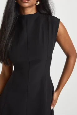 Robe Mini Évasée à Détails de Coutures