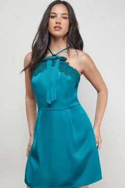 Robe Mini Évasée à Détails de Dentelle