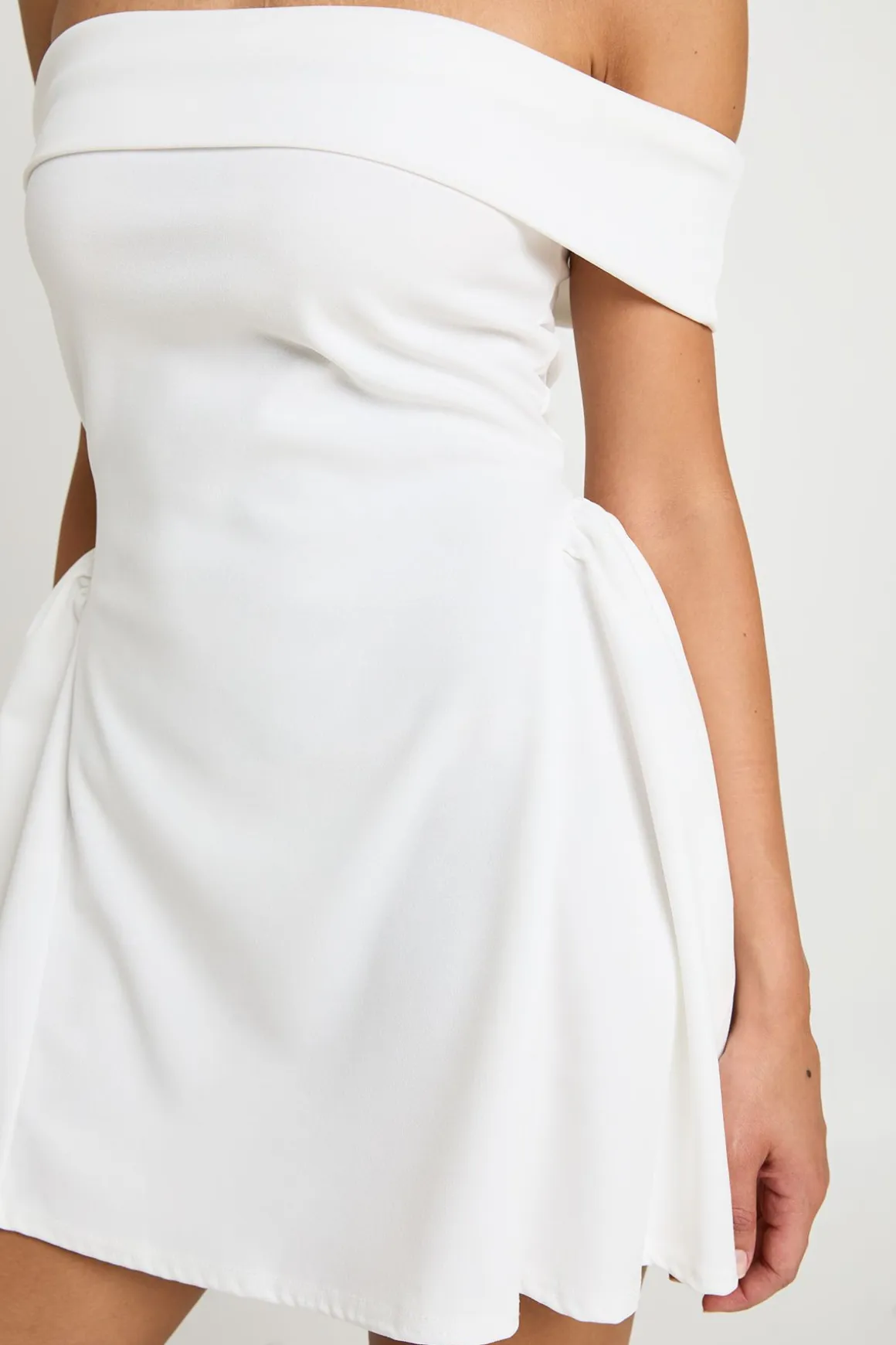 Robe Mini Évasée À Encolure Bardot En Crêpe Jersey
