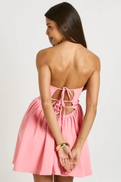 Robe Mini Évasée À Encolure Cœur Et Dos Ouvert