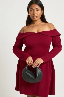 boohoo Robe Mini Évasée Grande Taille à Décolleté Bardot<Femme Robes Patineuses|Robes À Manches Longues