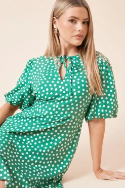 Robe Mini Verte à Pois avec Manches Bouffantes et Nœud Devant