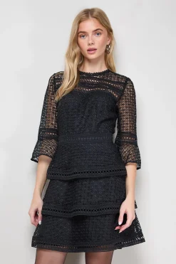 Robe Mini à Volants avec Manches Bouffantes et Détails en Dentelle