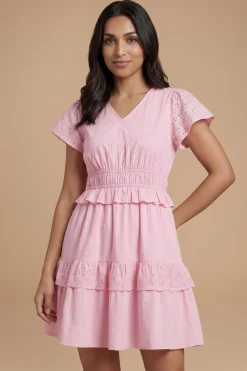 Robe Mini À Volants Broderie Anglaise Avec Manches À Froufrous Et Ourlet Étagé