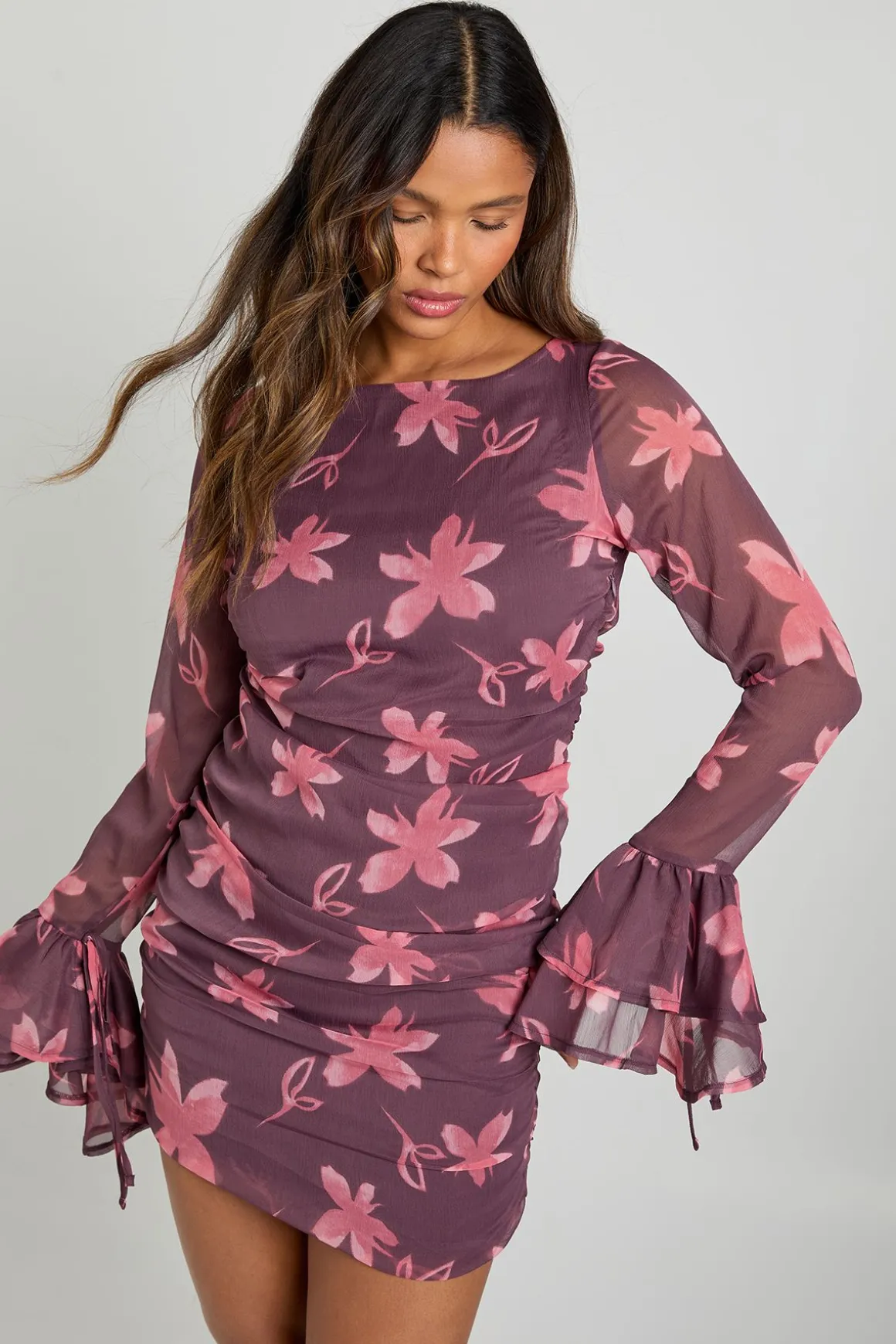 Robe mini à volants en chiffon floral