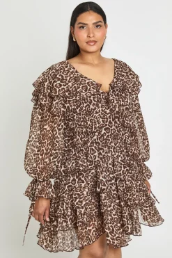 boohoo Robe Mini À Volants En Mousseline Fleurie Plus<Femme Robes Patineuses|Robes À Manches Longues