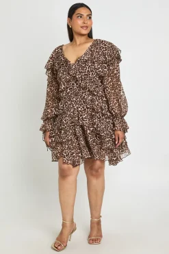 boohoo Robe Mini À Volants En Mousseline Fleurie Plus<Femme Robes Patineuses|Robes À Manches Longues