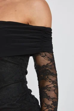 Robe Moulante Bardot En Dentelle Et Tissu Slinky