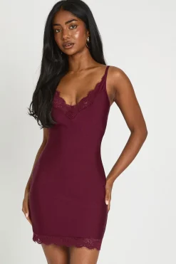 Robe Moulante Courte En Bandage Avec Finitions En Dentelle Premium