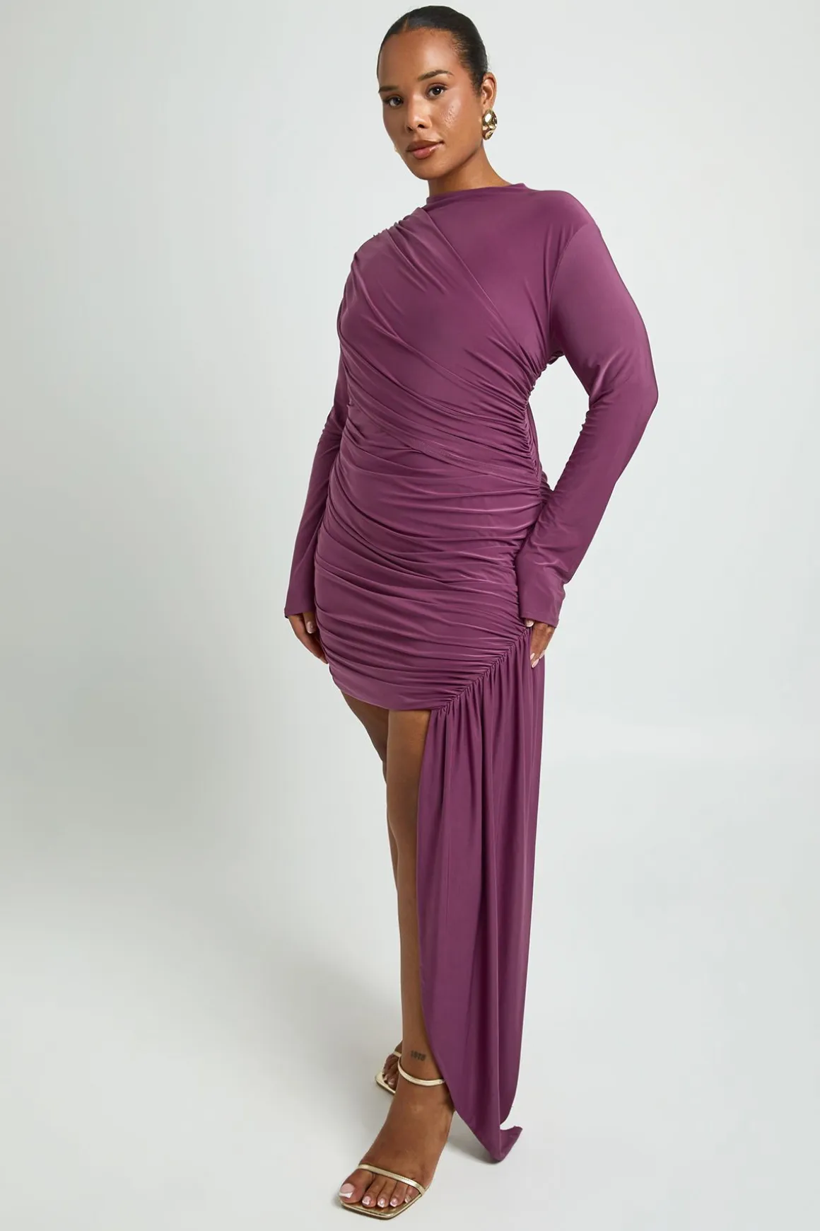 Robe Moulante Courte Grande Taille À Manches Longues Avec Détail Drapé Et Fronces