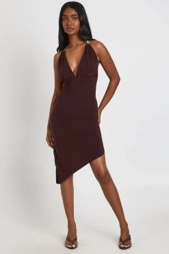 Robe Moulante Double Couche En Tissu Slinky Avec Bordure Dorée, Décolleté Plongeant Et Ourlet Asymétrique