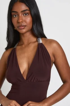 Robe Moulante Double Couche En Tissu Slinky Avec Bordure Dorée, Décolleté Plongeant Et Ourlet Asymétrique