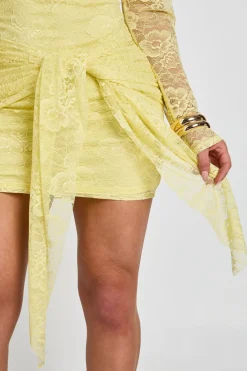 boohoo Robe Moulante En Dentelle À Décolleté Plongeant Et Taille Nouée<Femme Robes Moulantes|Satin Et Dentelle