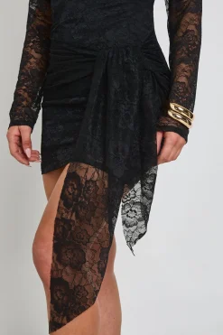 Robe Moulante En Dentelle À Décolleté Plongeant Et Taille Nouée
