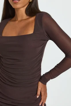 Robe Moulante en Maille Froncée à Encolure Carrée