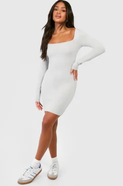 Robe moulante en modal à manches longues à encolure carrée