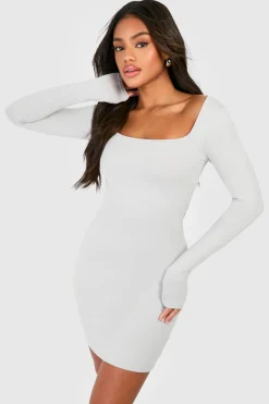 Robe moulante en modal à manches longues à encolure carrée