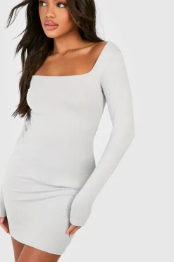 Robe moulante en modal à manches longues à encolure carrée