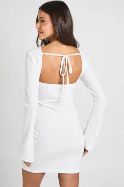 Robe Moulante À Manches Évasées Et Détail Dos Noué En Côtes Froissées