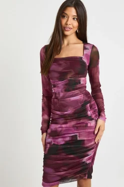 Robe moulante midi en maille froncée à col carré