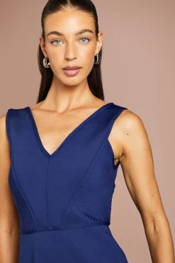 Robe Moulante Midi Sans Manches À Col V