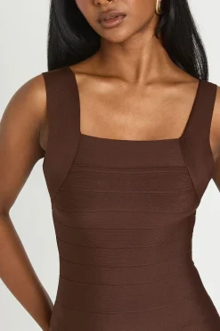 Robe Moulante Mini À Encolure Dégagée En Bandage Premium