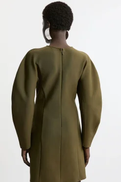 Robe Moulante Mini À Manches Longues Et Bandage Tricoté Avec Épaules Structurées